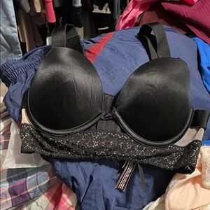 Victoria secret very sexy pushup bra 34B